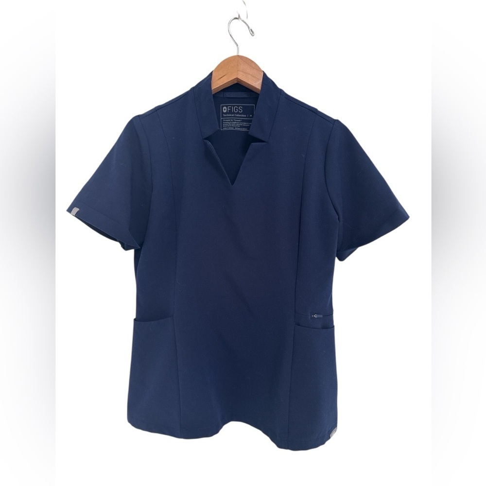 FIGS Women's Navy V-Notch Scrub Top
